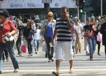 Taxa de desemprego recua em 15 estados no segundo trimestre, diz IBGE