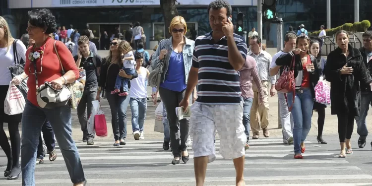 Taxa de desemprego recua em 15 estados no segundo trimestre, diz IBGE