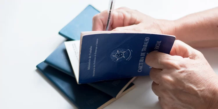 Desemprego no Brasil Cai para 6,8% e Atinge Menor Nível em 12 Anos, Informa IBGE