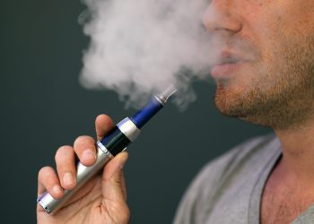 Comissão do Senado deve votar nesta terça projeto que regulamenta vapes