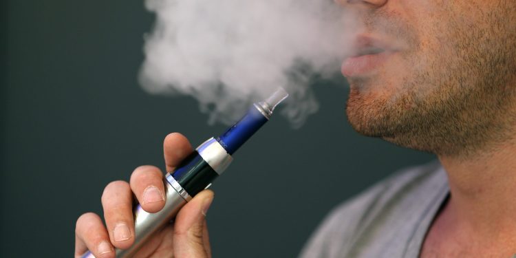 Comissão do Senado deve votar nesta terça projeto que regulamenta vapes