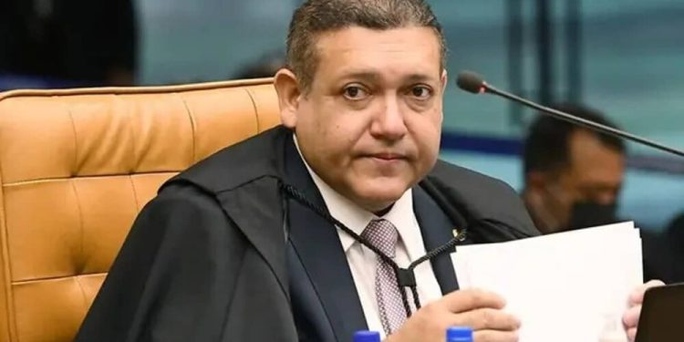 Nunes Marques contraria a AGU e volta a prorrogar suspensão do pagamento da dívida de MG