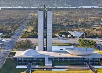 TCU suspende licitação de R$ 992 mil para restaurar Praça dos Três Poderes