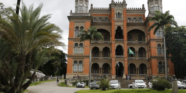 Servidores da Fiocruz fazem nova paralisação por reajuste salarial