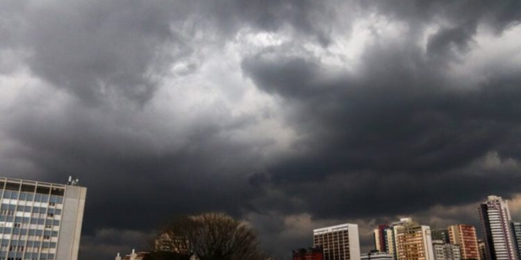 Após temporal, Enel ainda não tem previsão exata para restabelecer energia em São Paulo