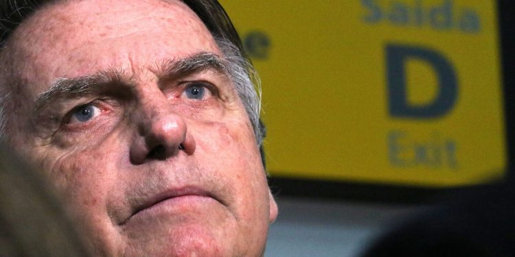 Entrevista: o que acontece se Bolsonaro entrar e pedir asilo em embaixada