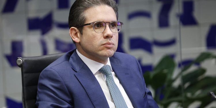 TCU investiga se viagem pessoal de Hugo Motta em jatinho foi feita com Fundo Partidário