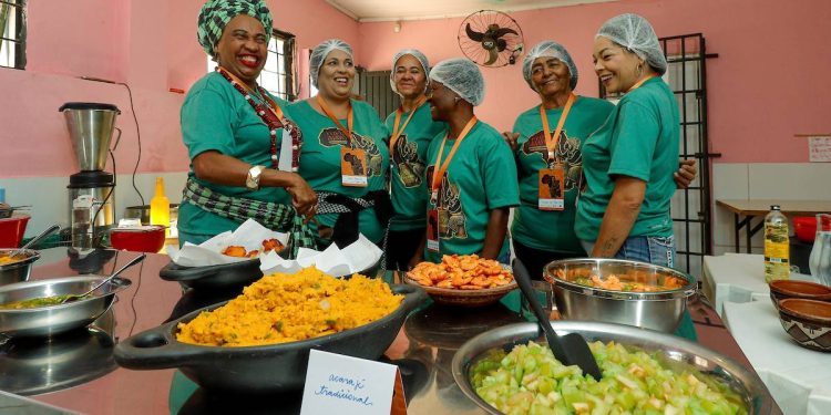 Oficinas gratuitas de gastronomia promovem autonomia de mulheres do DF