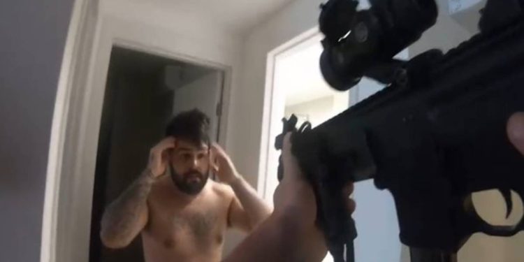 Veja a hora em que traficante casado com médica é preso em apê de luxo