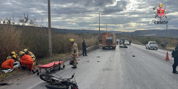 Homem morre após batida frontal entre duas motos na DF-150