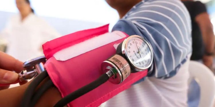 Sinais silenciosos da pressão alta que você não pode ignorar