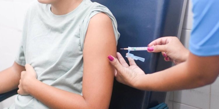 Brasil volta à lista de países com mais crianças sem vacina