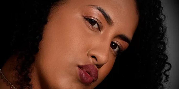 Mulher trans é brutalmente assassinada pelas costas com dez tiros