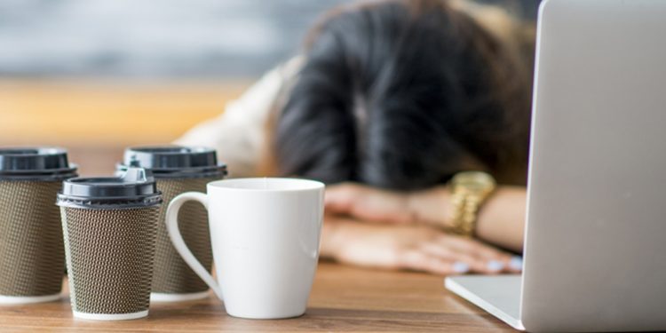 Toma café e continua sem disposição? Entenda as possíveis causas