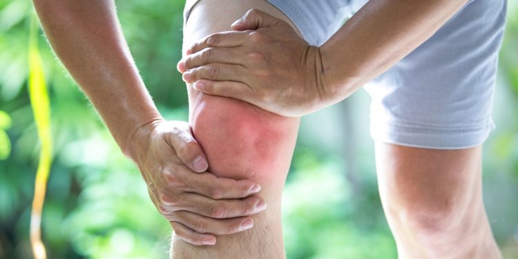 Dor nas articulações? Ortopedista revela 6 mitos sobre a artrose
