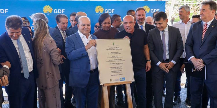 Ibaneis entrega sede da 10ª DP, no Lago Sul, modernizada