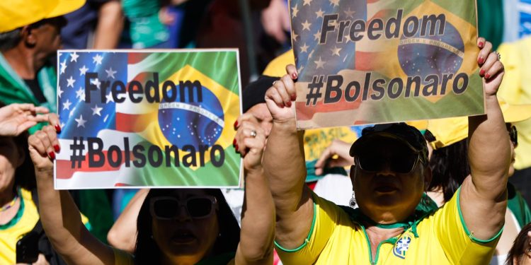 DF: apoiadores de Bolsonaro vão a ato e pedem anistia para réus do 8/1
