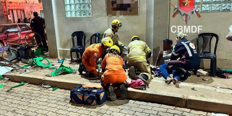 Motorista atropela 7 crianças e 3 adultos em frente a igreja no DF