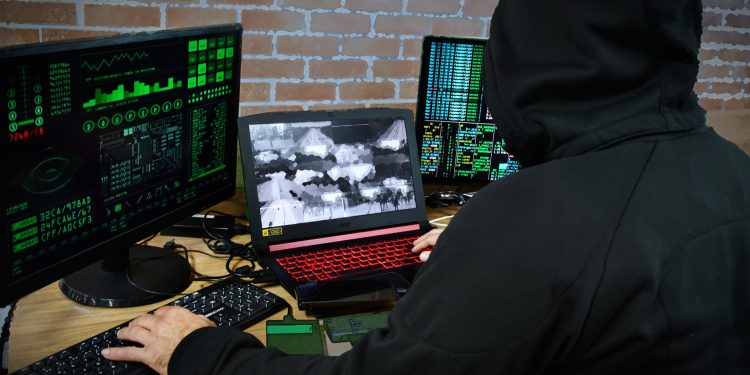 Justiça do DF condena Facebook a pagar R$ 14 mil por conta hackeada