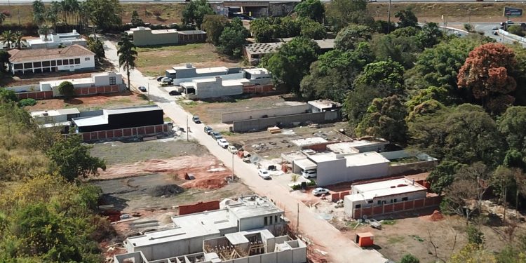 Operação freia avanço de condomínio ilegal às margens de córrego do DF