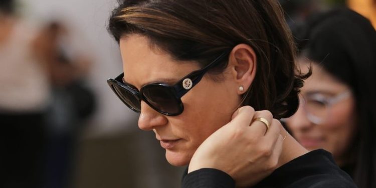 “Vergonhoso”, diz Michelle Bolsonaro sobre prisão de tio com pedofilia