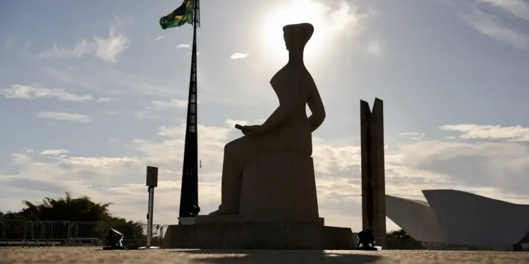 Redes bolsonaristas seguem na defesa de Jair, mas não furaram a bolha, aponta análise