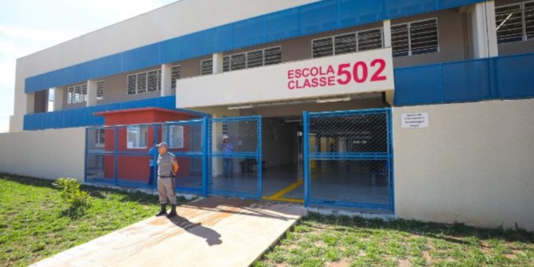 GDF deve indenizar aluno ferido por queda de trave de escola pública