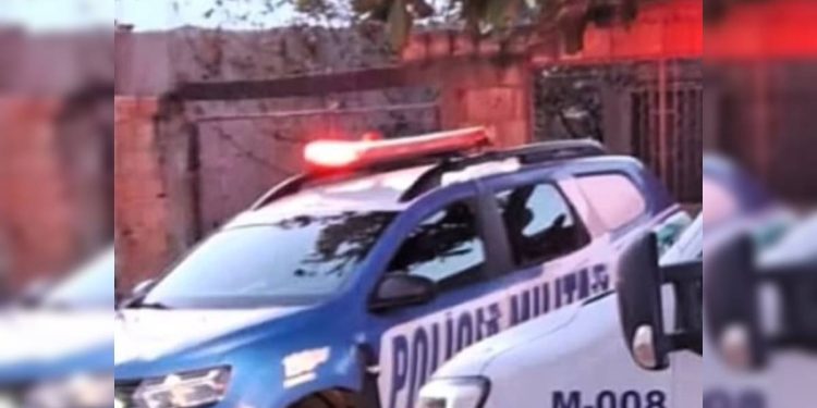 Feminicida quebra facão ao golpear cabeça de mulher 7 vezes e foge