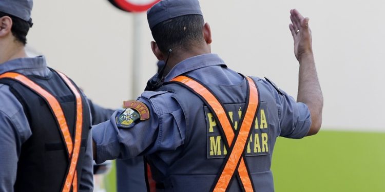 Mulher de 24 anos é encontrada morta após ter moto apreendida em blitz