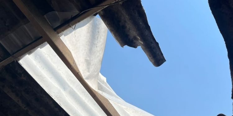Homem de 61 anos cai de telhado e entra em parada cardíaca