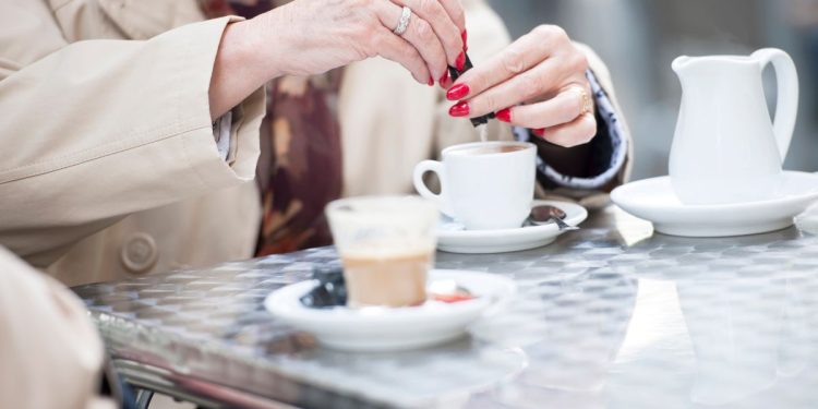 Usar adoçante acelera declínio cognitivo, mostra estudo da USP