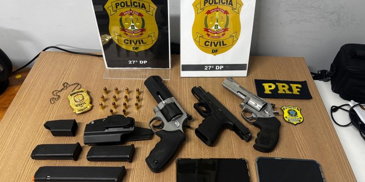 Casal integrante do CV é preso transportando armas para o DF. Vídeo
