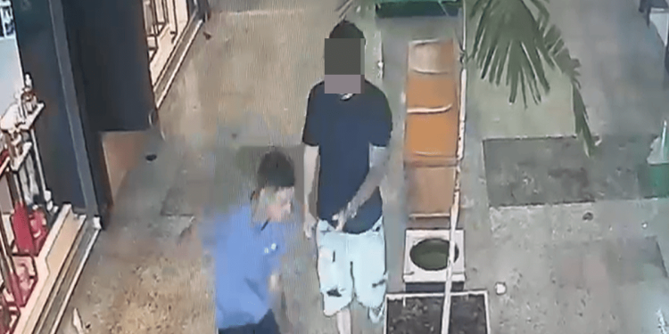 Vídeo: dupla marca encontro e rouba cordão de ouro de homem no DF