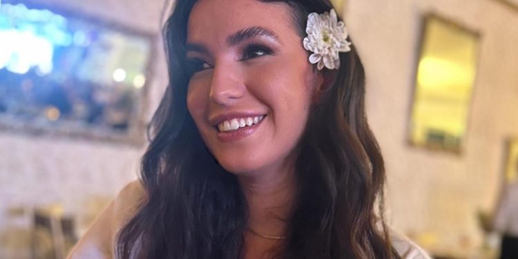 Tatuadora perde bebê e enfrenta menopausa forçada por causa de mioma