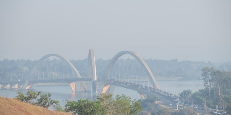 Com névoa seca, Brasília atinge nível baixo de qualidade do ar