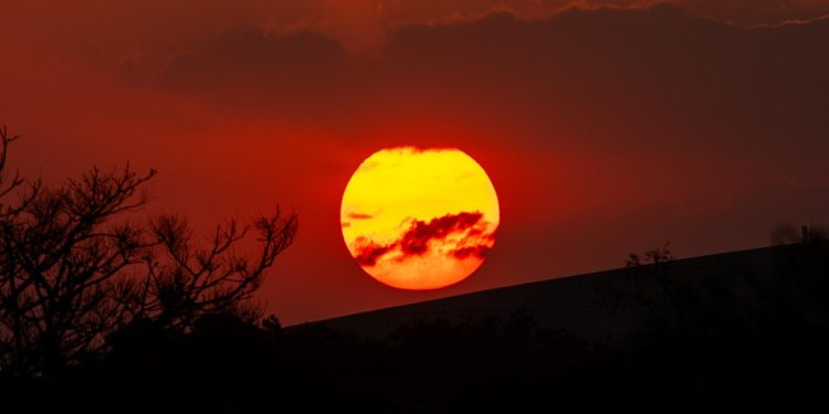 Sem previsão de chuva, semana será de calor extremo e secura no DF