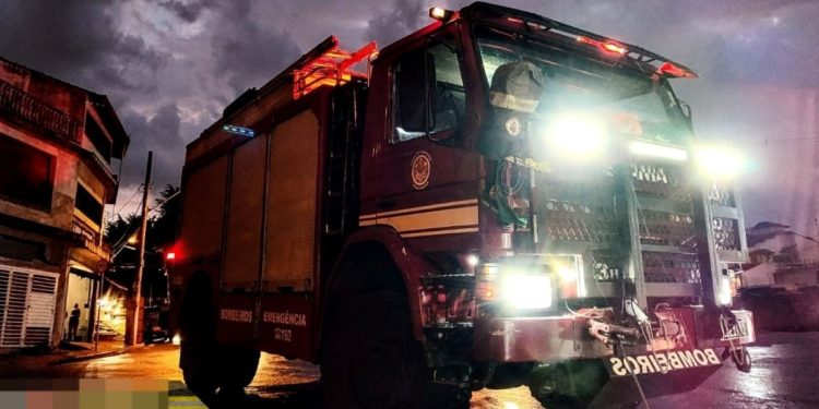 Incêndio em casa mata uma pessoa e fere outra em condomínio do DF