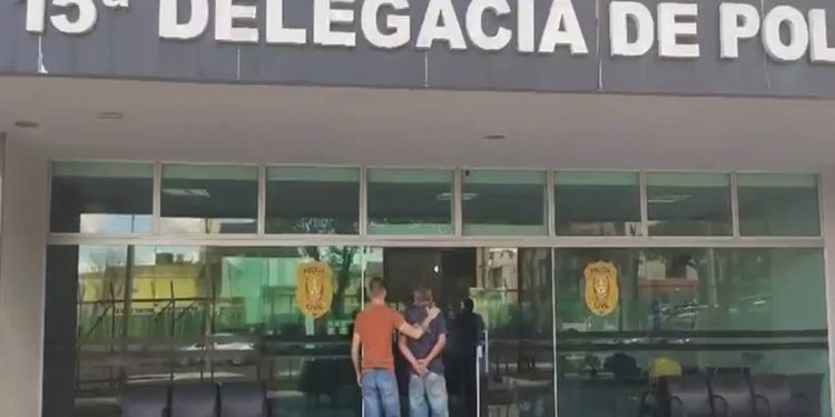 Homem racha cabeça de rival após recusa em dividir bebida no DF