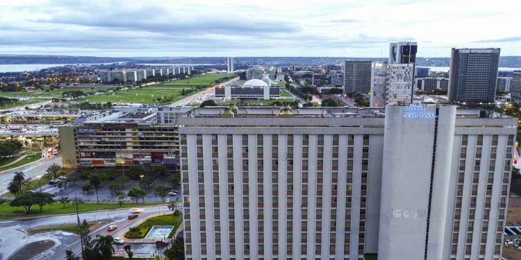 Após 5 anos fechado, icônico hotel do DF começa a ser reformado nesta 2ª