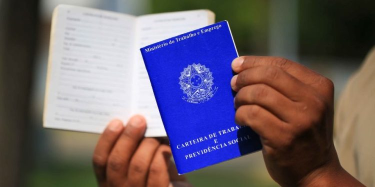 Semana no DF termina com quase 600 vagas. Salários chegam a R$ 5 mil