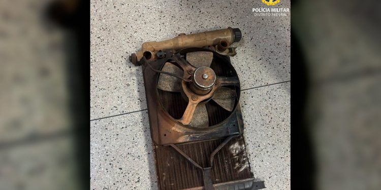 Homem é flagrado furtando hidrômetros em condomínio do DF. Veja