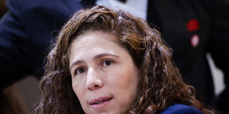 Candidato que sofreu parada cardíaca no CNU está bem, diz ministra