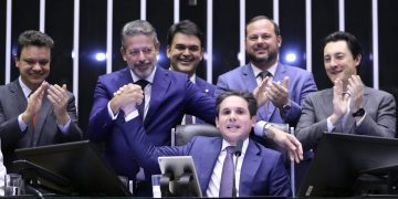 Isenção do IR, comemoração e impasse: como foi a votação unânime na Câmara dos Deputados