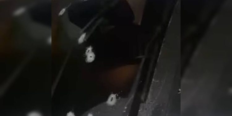 Mãe e filha são fuziladas por engano em carro; menina levou 5 tiros