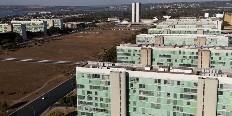 Esplanada dos Ministérios ganha nova faixa de pedestres; saiba aonde