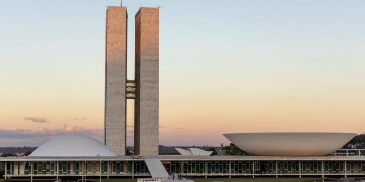 Princípio de incêndio atinge Câmara dos Deputados neste sábado (25/10)