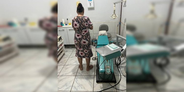 Falsa dentista é presa por operar pacientes em consultório clandestino