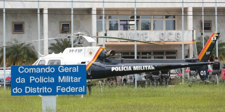 ERRAMOS: PMDF não comprou quadros com rosto de Bolsonaro