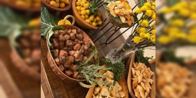 Comida vencida e com moscas: veja imagens de buffet fechado em Goiânia