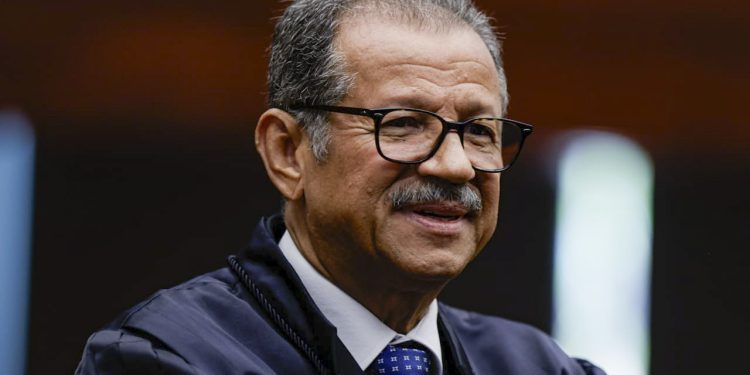 Sebastião Coelho confirma candidatura ao Senado em 2026 pelo Novo